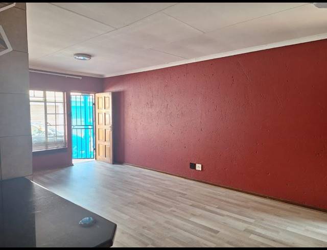 2 BEDROOM TOWNHOUSE FOR SALE IN BRAKPAN CENTRAL